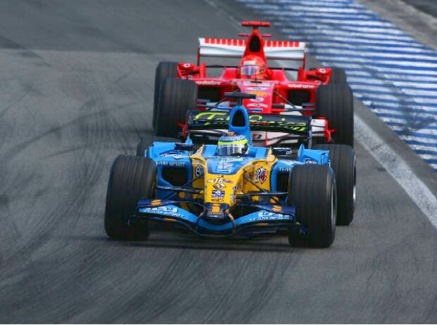 Titel-Bild zur News: Giancarlo Fisichella vor Michael Schumacher