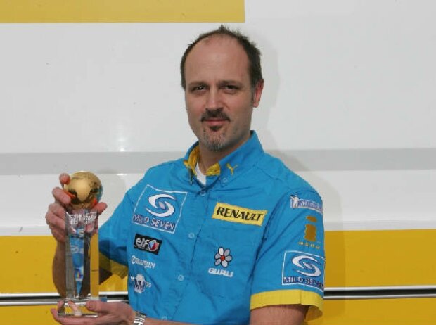 Christian Silk mit dem 'F1Total-Award' Christian Silk mit dem 'F1Total-Award'