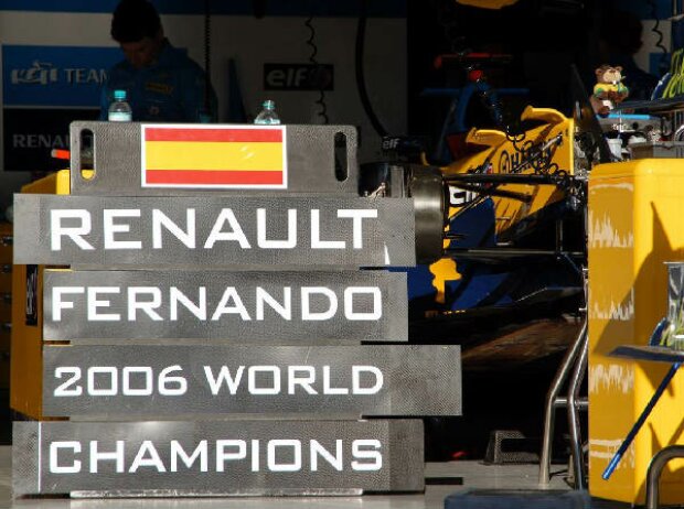 Titel-Bild zur News: Renault-Boxentafel