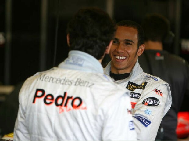 Titel-Bild zur News: Pedro de la Rosa und Lewis Hamilton
