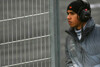 Bild zum Inhalt: Lewis Hamilton im Piranha-Becken