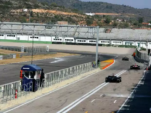 Boxenausfahrt in Valencia Titel-Bild zur News: Boxenausfahrt in Valencia