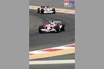 Ralf Schumacher (Toyota) vor Takuma Sato (Super Aguri F1 Team)