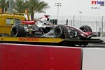 Kimi Räikkönens (McLaren-Mercedes) Auto auf dem Rücktransport