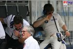 Mario Theissen (BMW Motorsport Direktor) (BMW Sauber F1 Team) im Gespräch mit Bernie Ecclestone