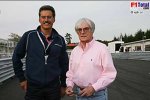 Bernie Ecclestone (Formel-1-Chef), Mario Theissen (BMW Motorsport Direktor) (BMW Sauber F1 Team) im Pit Lane Park