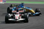 Giancarlo Fisichella (Renault), Rubens Barrichello (Honda Racing F1 Team)