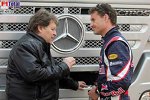 David Coulthard (Red Bull Racing), Norbert Haug (Mercedes-Motorsportchef) (McLaren-Mercedes)