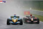 Fernando Alonso (Renault), Vitantonio Liuzzi (Scuderia Toro Rosso)