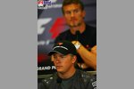 David Coulthard (Red Bull Racing), Kimi Räikkönen (McLaren-Mercedes)