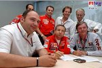 Colin Kolles (Teamchef) (MF1 Racing), Michiel Mol (Formel-1-Direktor) (MF1 Racing), Victor R. Muller (Spyker-Chef) (MF1 Racing)