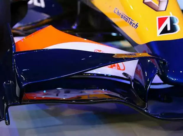 Renault R27 Titel-Bild zur News: Renault R27