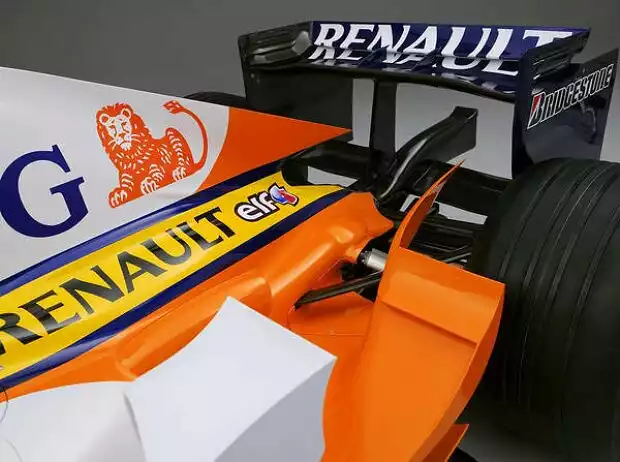 Renault R27 Titel-Bild zur News: Renault R27