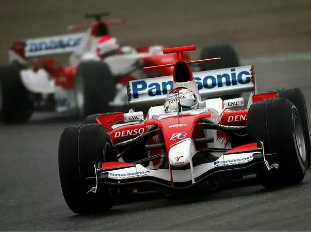 Titel-Bild zur News: Jarno Trulli vor Franck Montagny