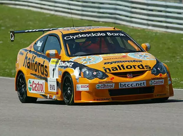 Titel-Bild zur News: Matt Neal Team Dynamics