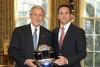 Bild zum Inhalt: NASCAR-Champion Jimmie Johnson im Weißen Haus