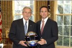 Jimmie Johnson und US-Praesident George W. Bush im Oval Office