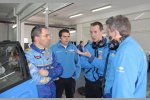 Alain Menu (Chevrolet) spricht mit seinem Team