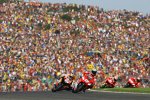 Troy Bayliss (Ducati) vor Nicky Hayden (Honda)