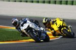 Makoto Tamada (Konica Minolta Honda) vor Carlos Checa (Tech 3)