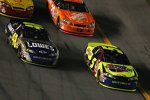 Kyle Busch (Hendrick) im Rad-an-Rad-Duell