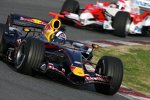 David Coulthard (Red Bull) vor Franck Montagny (Toyota)