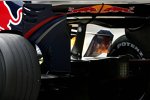 Feuer am Heck des Red Bull Racing RB3