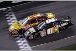  Kevin Harvick kommt 0,02 Sekunden vor  Mark Martin ins Ziel