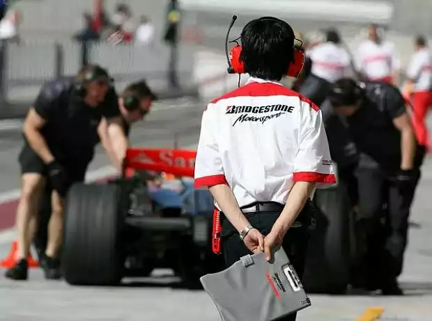 Titel-Bild zur News: Bridgestone-Ingenieur
