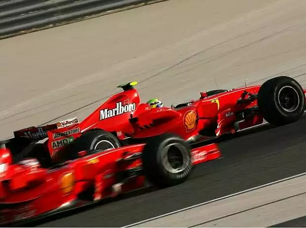 Felipe Massa vor Kimi Räikkönen Titel-Bild zur News: Felipe Massa vor Kimi Räikkönen