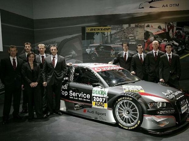 Titel-Bild zur News: Audi Mannschaft DTM 2007