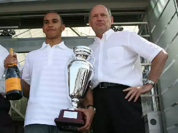 Lewis Hamilton mit Ron Dennis Titel-Bild zur News: Lewis Hamilton mit Ron Dennis