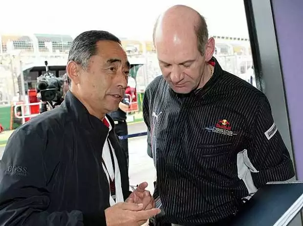Hiroshi Yasukawa mit Adrian Newey Titel-Bild zur News: Hiroshi Yasukawa mit Adrian Newey