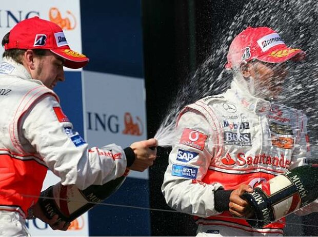 Titel-Bild zur News: Fernando Alonso und Lewis Hamilton
