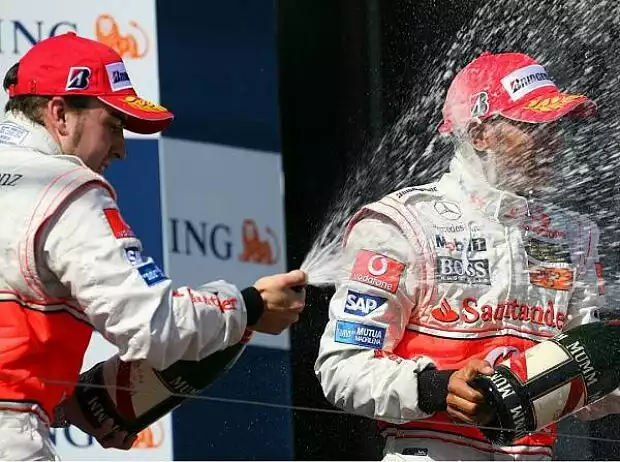 Fernando Alonso und Lewis Hamilton Titel-Bild zur News: Fernando Alonso und Lewis Hamilton