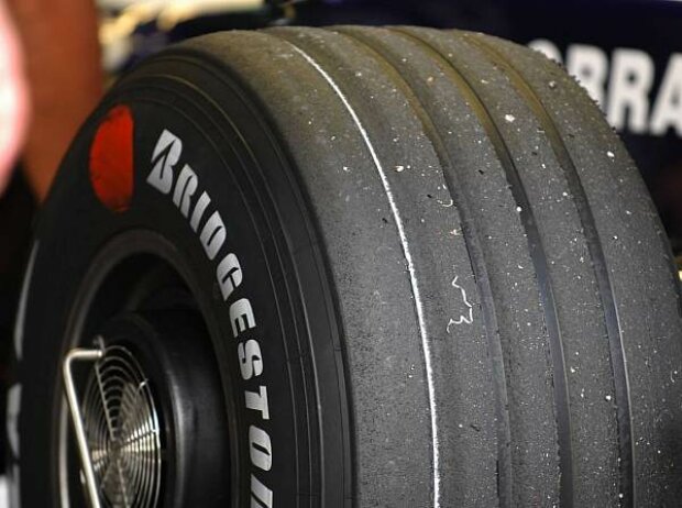 Titel-Bild zur News: Markierter Bridgestone-Reifen
