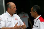 Ron Dennis (Teamchef) (McLaren-Mercedes) und Hiroshi Yasukawa (Motorsportdirektor Bridgestone) 