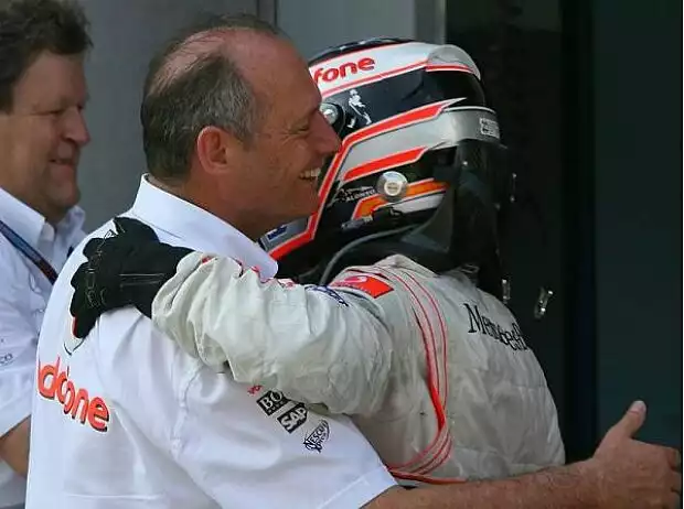Titel-Bild zur News: Ron Dennis mit Fernando Alonso