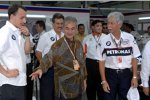 Malaysias Premierminister Dato Seri Abdullah Hj Ahmad Badawi und Petronas-CEO Tan Sri Mohd Hassan Marican besuchen das BMW Sauber F1 Team