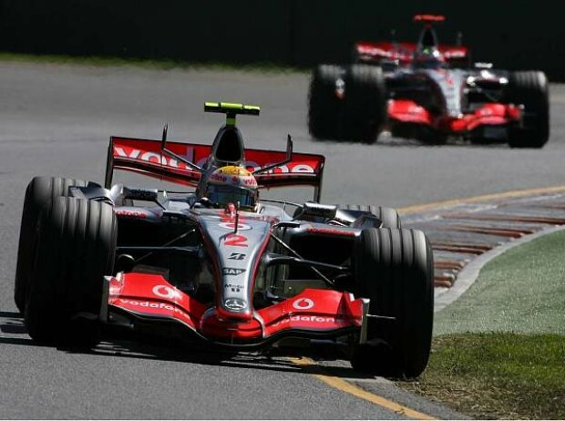 Lewis Hamilton vor Fernando Alonso