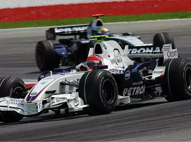 Titel-Bild zur News: Robert Kubica vor Nico Rosberg