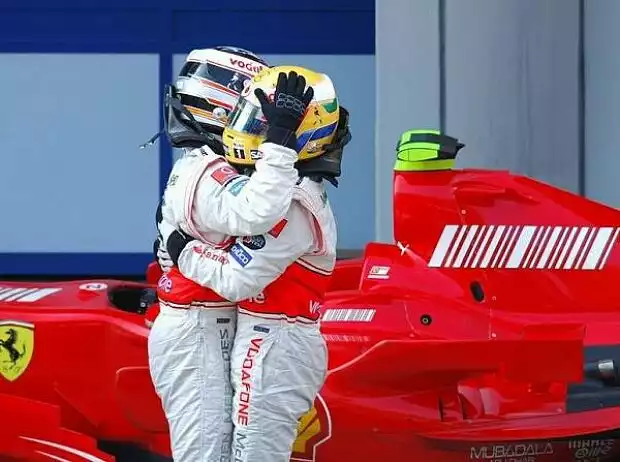 Fernando Alonso und Lewis Hamilton Titel-Bild zur News: Fernando Alonso und Lewis Hamilton