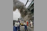 Die Corvette C6.R von Jean-Luc Blanchemain, Sebastien Dumez und Vincent Vosse fängt Feuer in der Boxengasse