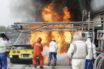 Die Corvette C6.R von Jean-Luc Blanchemain, Sebastien Dumez und Vincent Vosse fängt Feuer in der Boxengasse