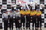 Podium (l.-r.): Rob Dyson, Andy Wallace, Butch Leitzinger, Timo Bernhard, Romain Dumas, Sascha Maassen, Ryan Briscoe