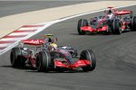 Lewis Hamilton vor Fernando Alonso (McLaren-Mercedes) 