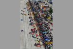 Viel Betrieb in der Boxengasse auf dem Texas Motor Speedway