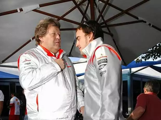 Norbert Haug und Fernando Alonso Titel-Bild zur News: Norbert Haug und Fernando Alonso