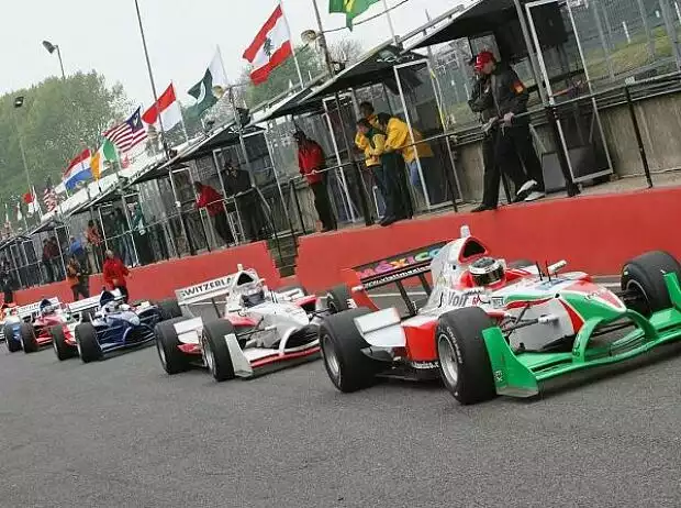 A1GP Boxengasse Brands Hatch Titel-Bild zur News: A1GP Boxengasse Brands Hatch