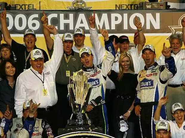 Rick Hendrick Jimmie Johnson Chad Knaus Titel-Bild zur News: Rick Hendrick Jimmie Johnson Chad Knaus